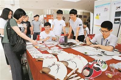 深職院非物質(zhì)文化遺產(chǎn)傳承實(shí)踐 活態(tài)保護(hù)的職業(yè)教育新范本